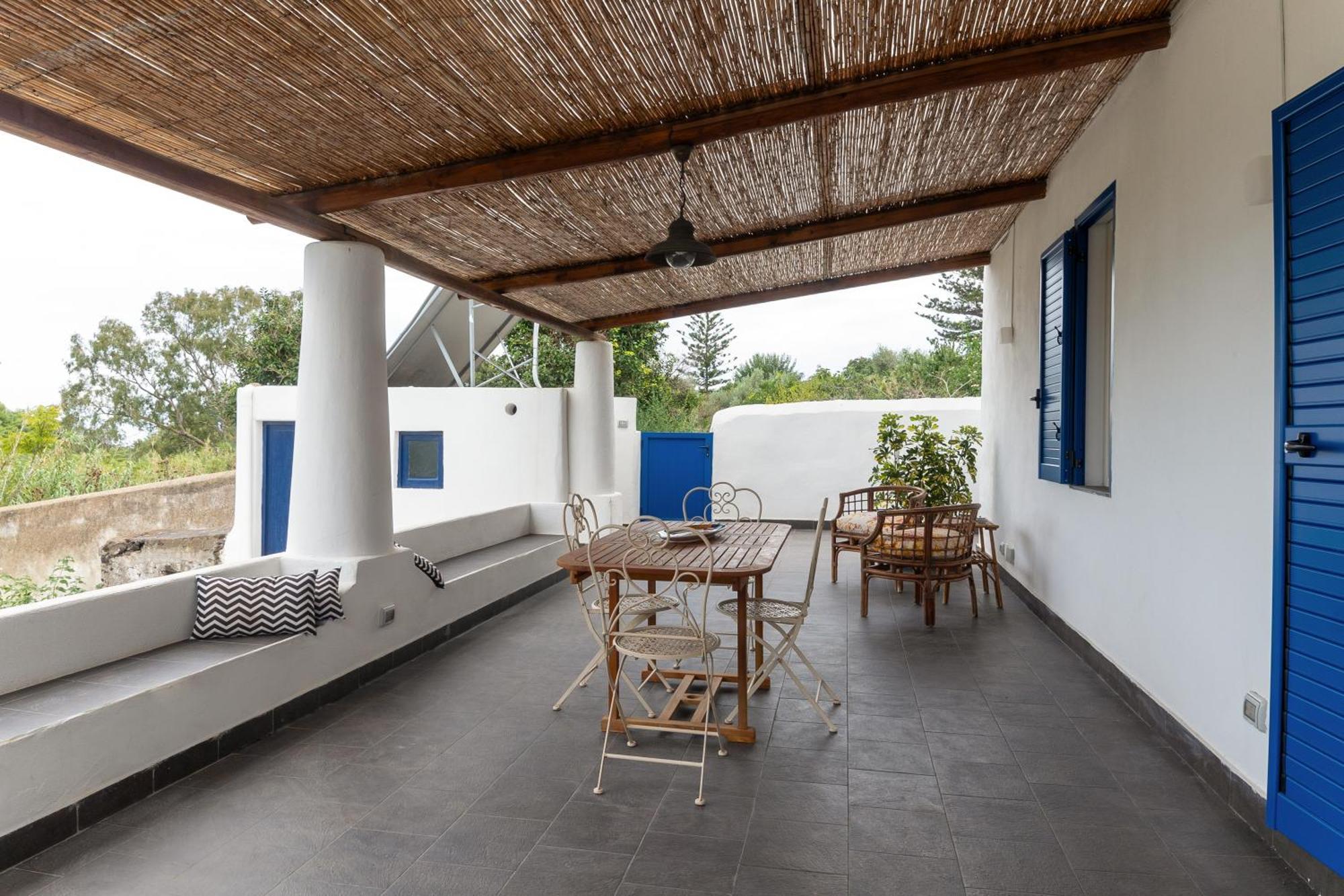 La Casa Del Geologo Apartment สตรอมโบลี ภายนอก รูปภาพ